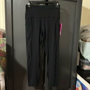 YOGALICIOUS HIGH RISE ANKLE LENGTH  BLACK LARGE LEGGINGS  NWT